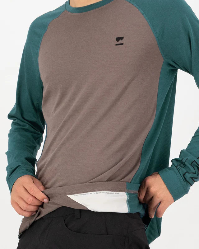 Mons Royale Mens Tarn Merino Long Sleeve Logo