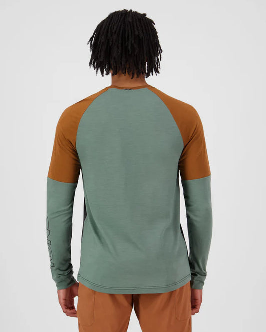 Mons Royale Mens Tarn Merino Bike Wind Logo