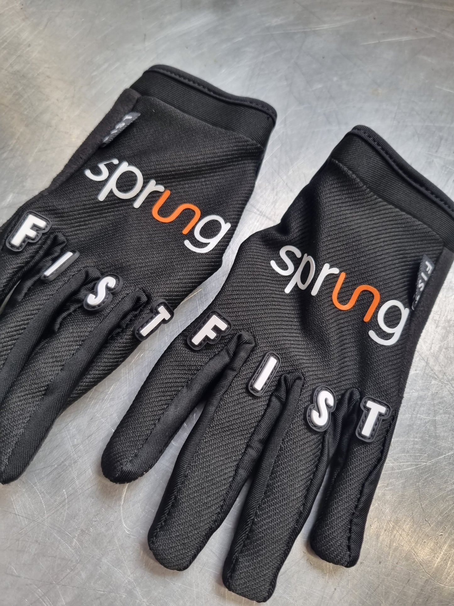 Sprung Fist Gloves