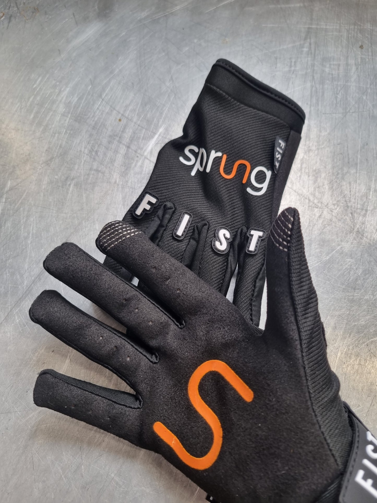 Sprung Fist Gloves