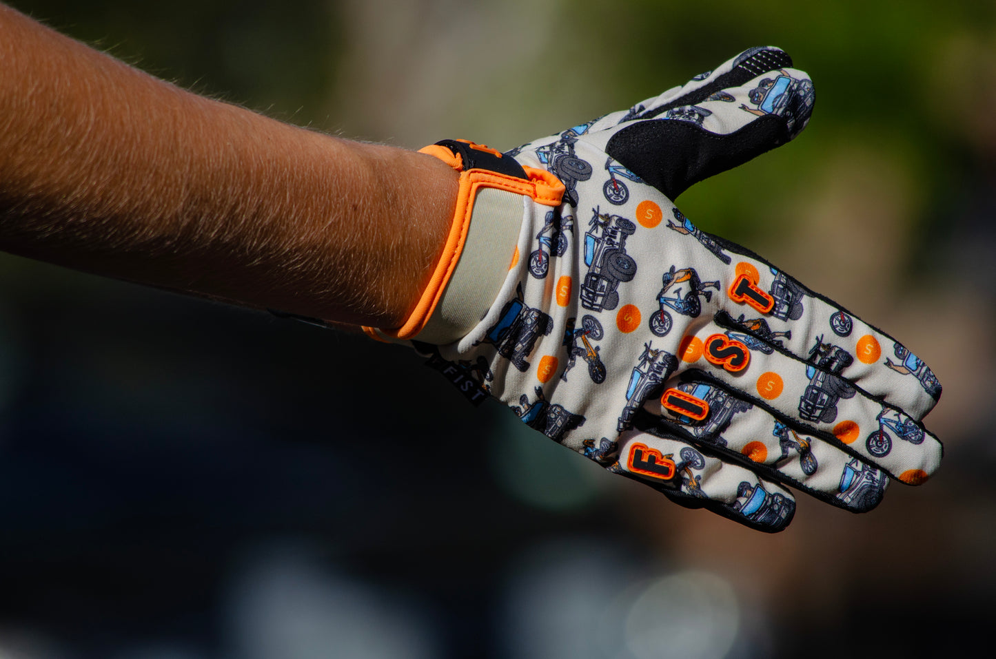 Sprung Fist Gloves