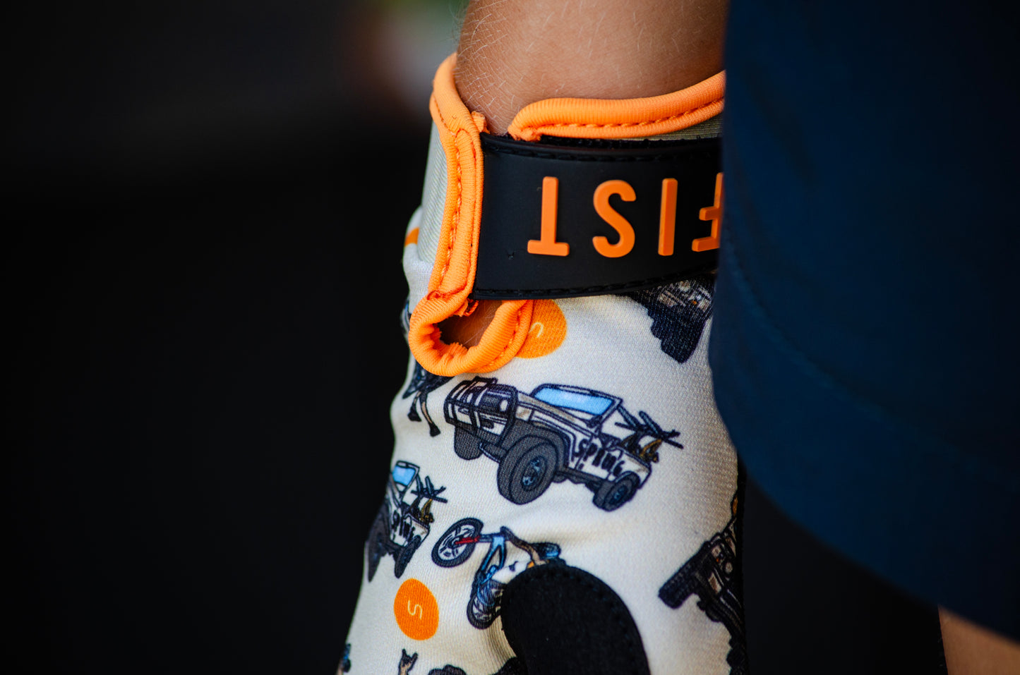 Sprung Fist Gloves
