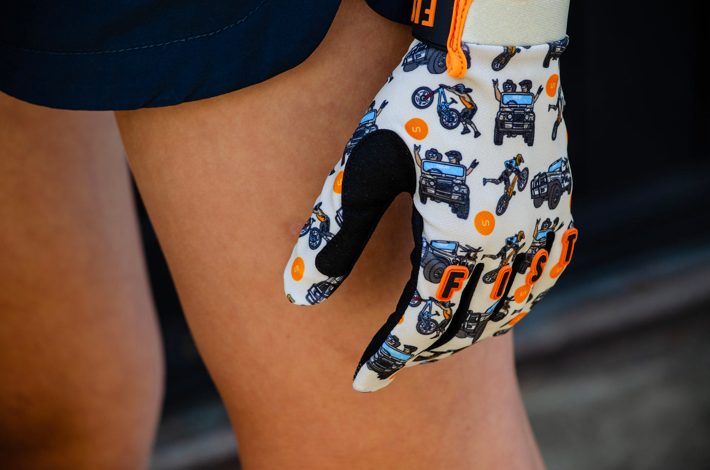 Sprung Fist Gloves